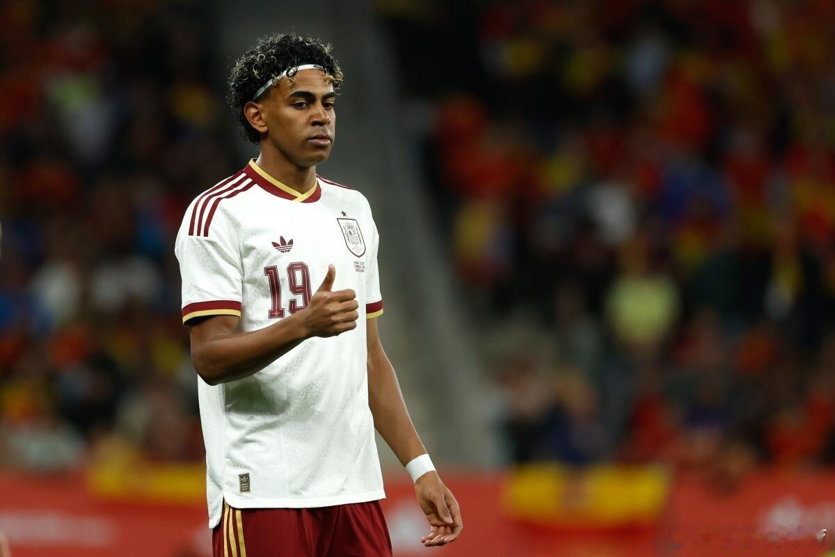 𝗡𝗘𝗪：巴塞罗那希望西班牙队在世界杯小组赛的前两场比赛中不要让拉明·亚马尔