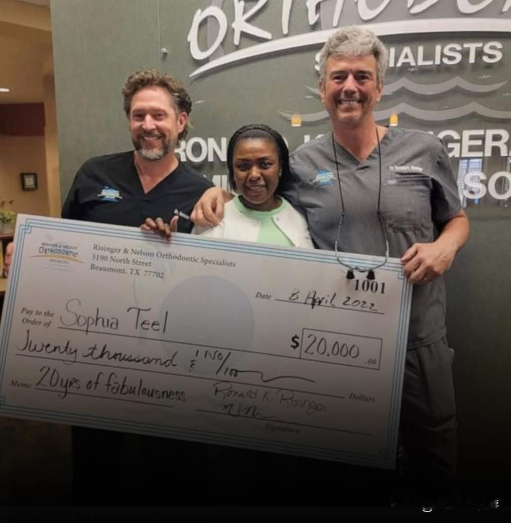 在同一家牙科诊所工作了二十年之后，索菲亚·蒂尔（Sophia Teel）收到了一