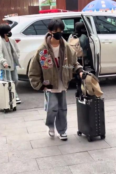 TF五代出发三亚是谁的快乐要溢出屏幕了？哦是我！TF 五代三亚新音冲！TF五代1