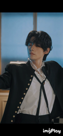 申浩男新剧冷都男具象化 还没有看过这部剧的一定要安排起来，申浩男在里面的设定也是