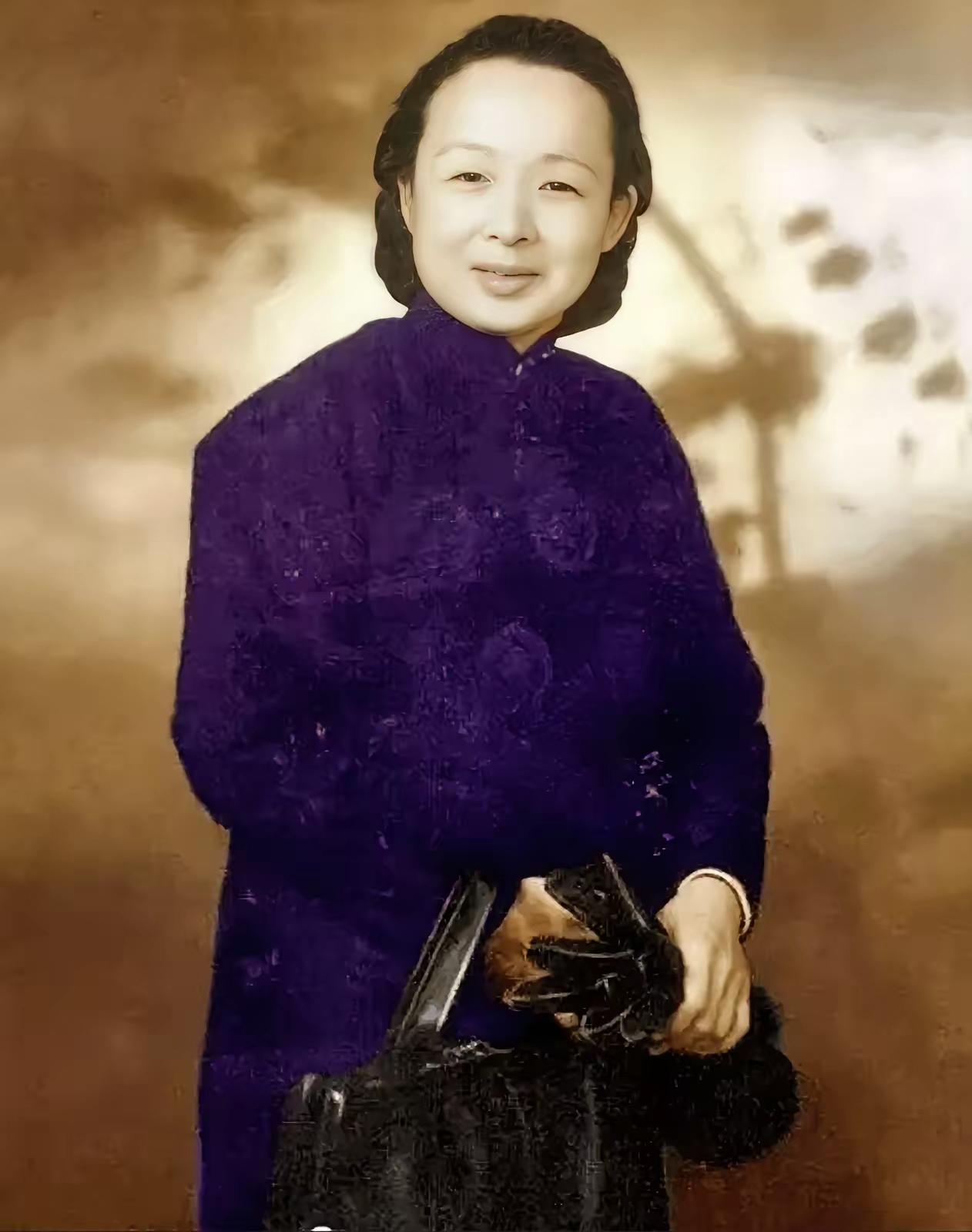 上海解放后，抗日英雄谢晋元遗孀带着4个儿女流落街头、走投无路，抱着试一试的心态，