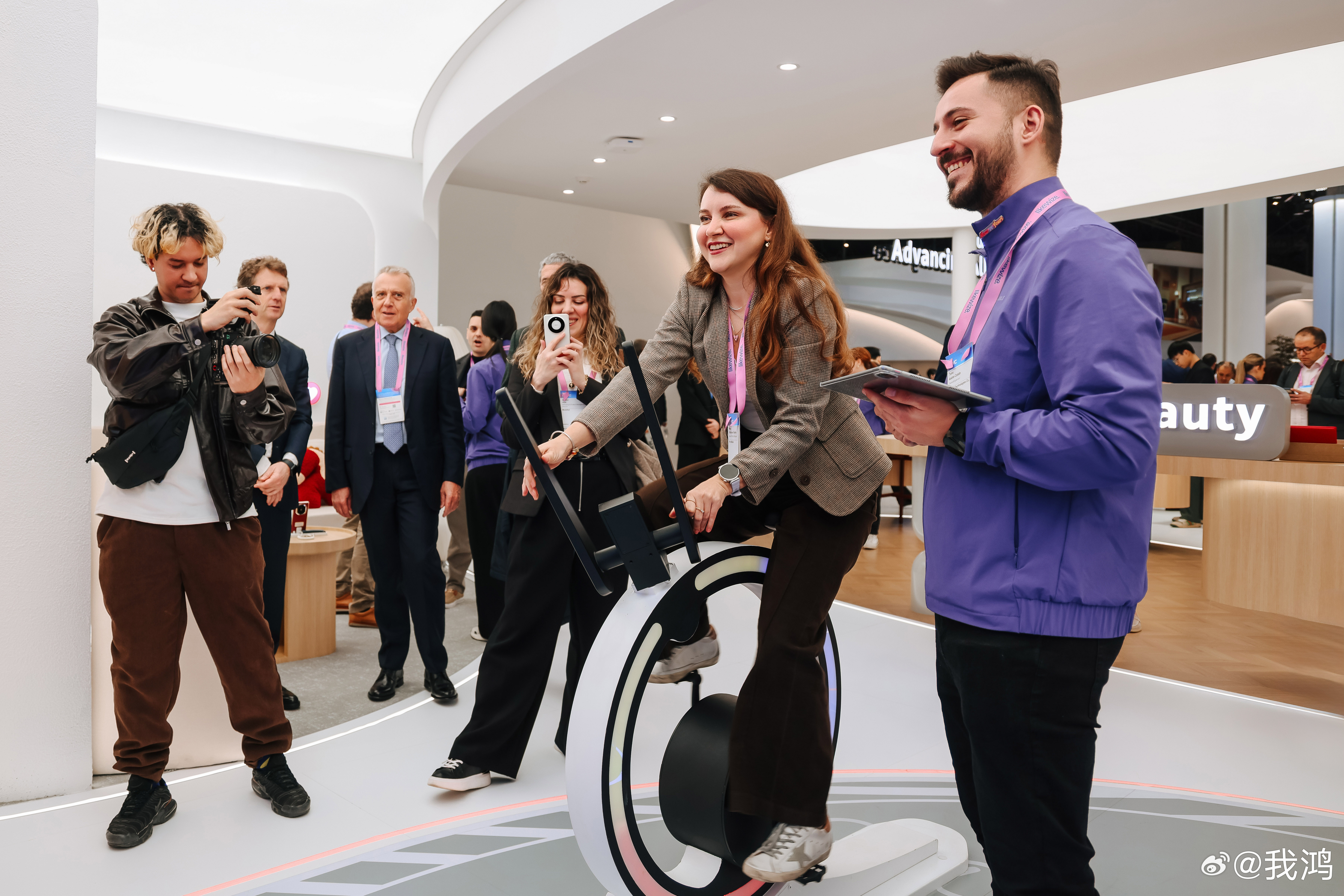 华为终端携手机、穿戴、平板 、PC、耳机等产品亮相MWC2026 获30+国际媒