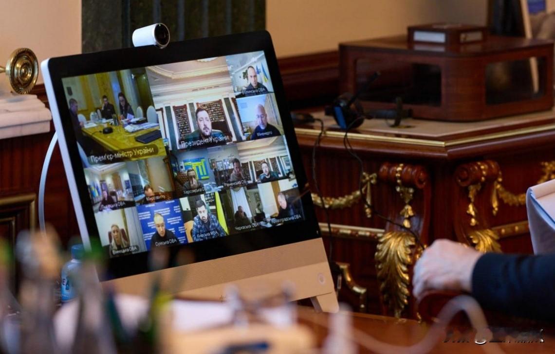 泽连斯基承认，基辅近1500栋公寓楼仍然没有暖气。这类建筑的数量持续增长；周五时