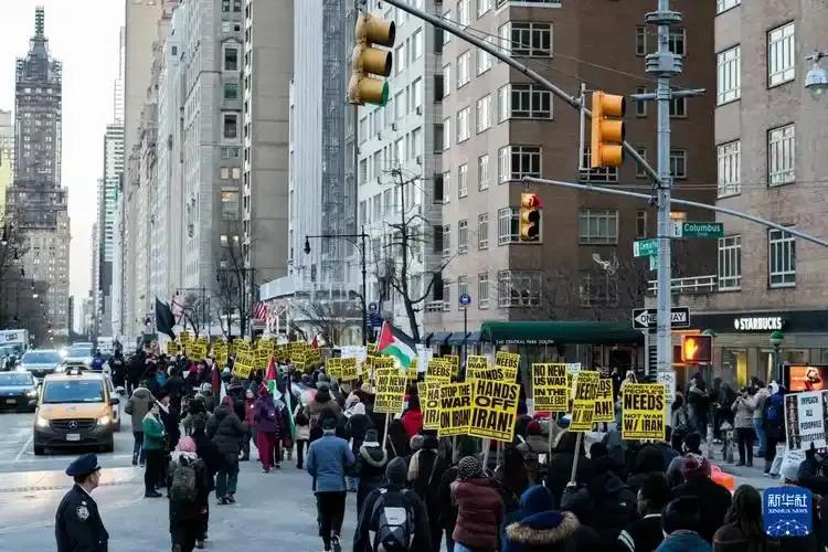 拜登用四年把美国从“病危”拉回ICU，特朗普仅用一年就直接拔管再捅几刀。若无十年