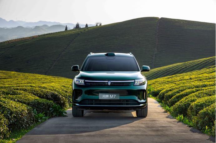 刚提的问界新M7，居然成了我的恋爱助攻神器
为了方便和女友约会出去玩，这段时间一