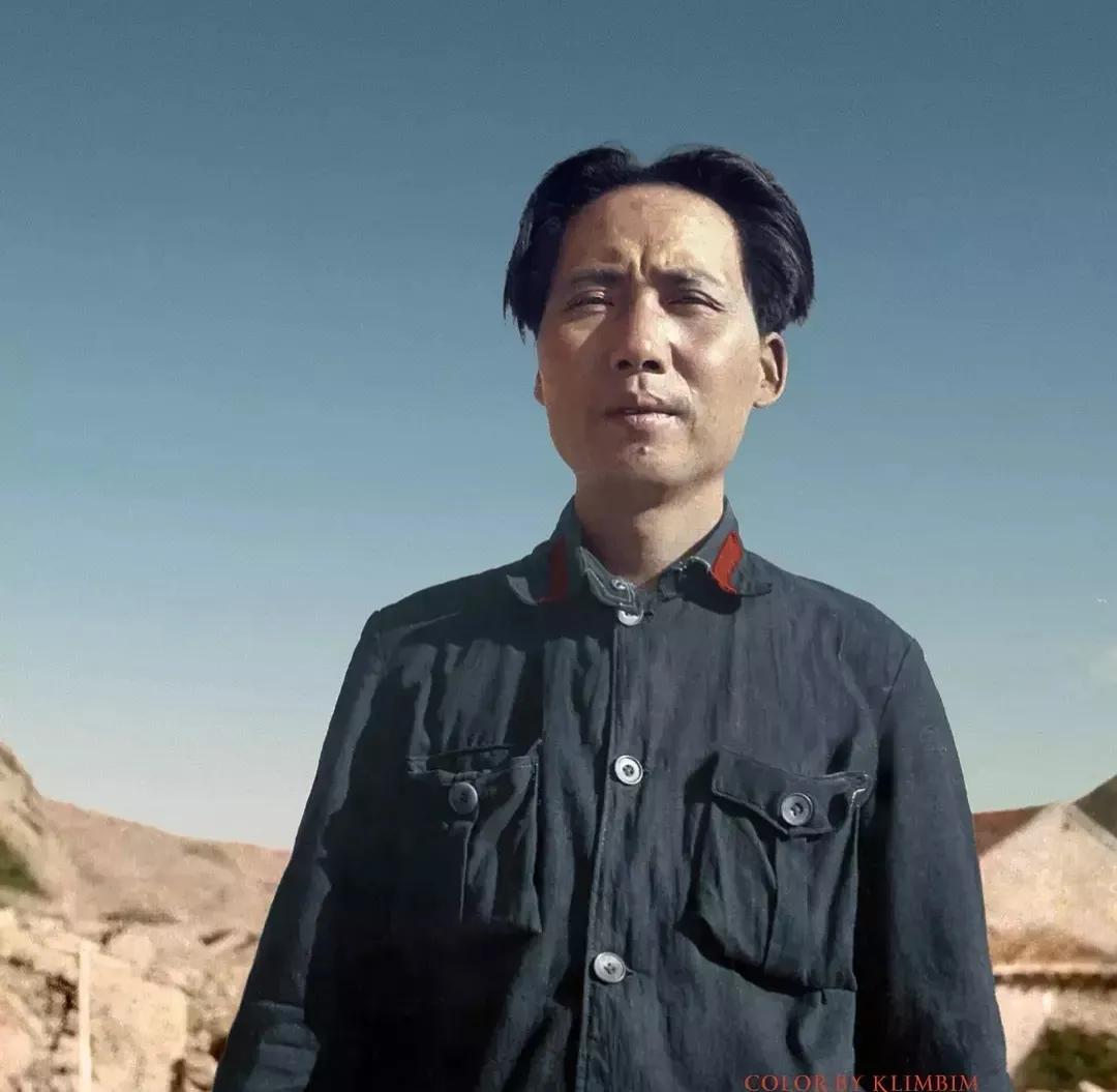 这是1937年，刚刚到达延安的教员，面容憔悴而又消瘦。1937年1月10日，教员