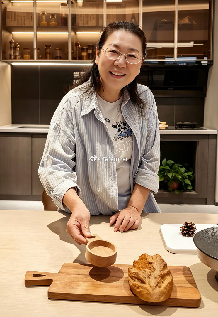 京东推出给爸妈的专属电视服务老妈上次来我家，拿着遥控器研究了十分钟，最后叹了口气