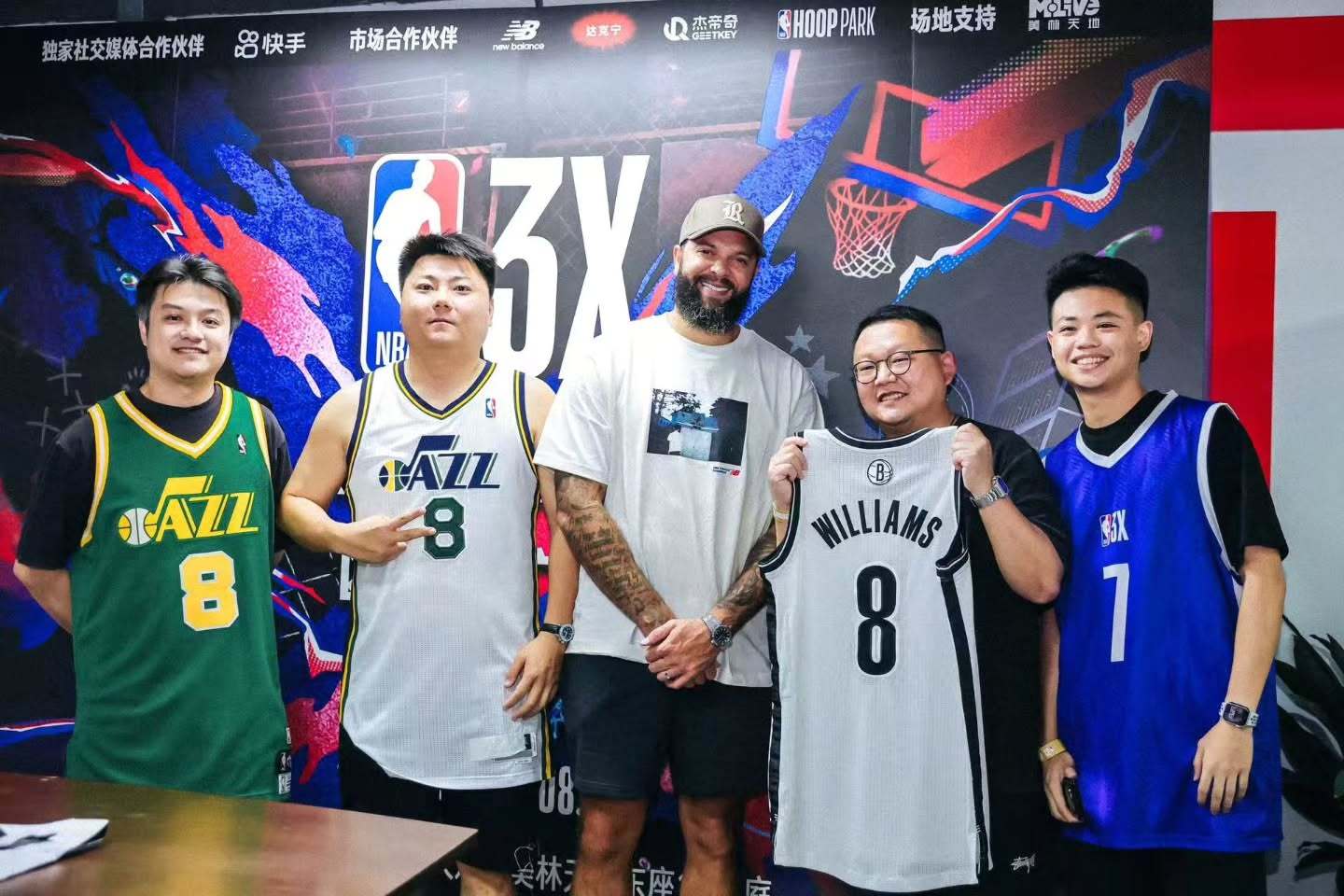 德隆·威廉姆斯昨日在广州参加活动，依然强壮 