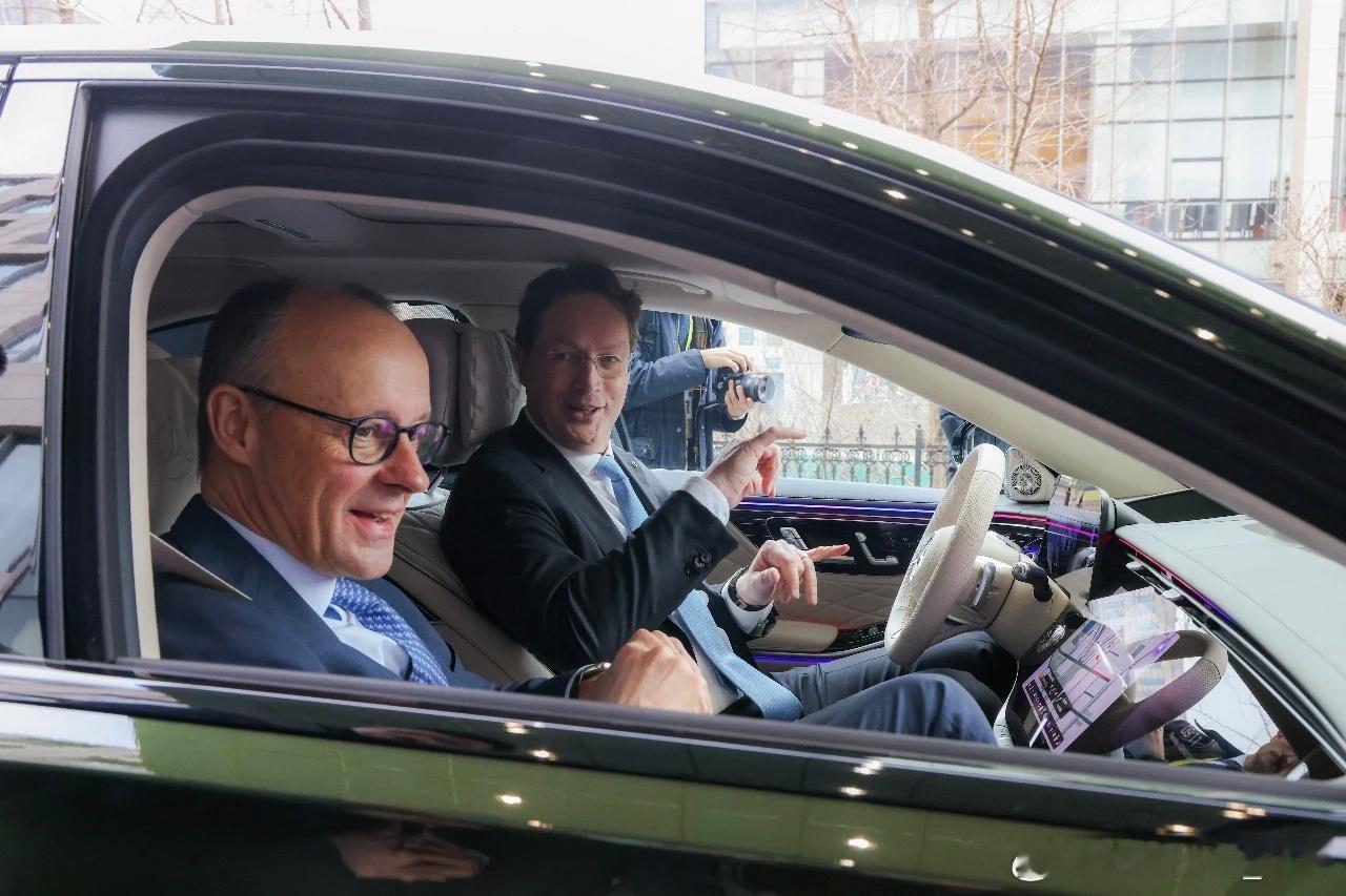 2月26日，梅赛德斯-奔驰中国与智能驾驶科技公司Momenta在北京完成升级合作