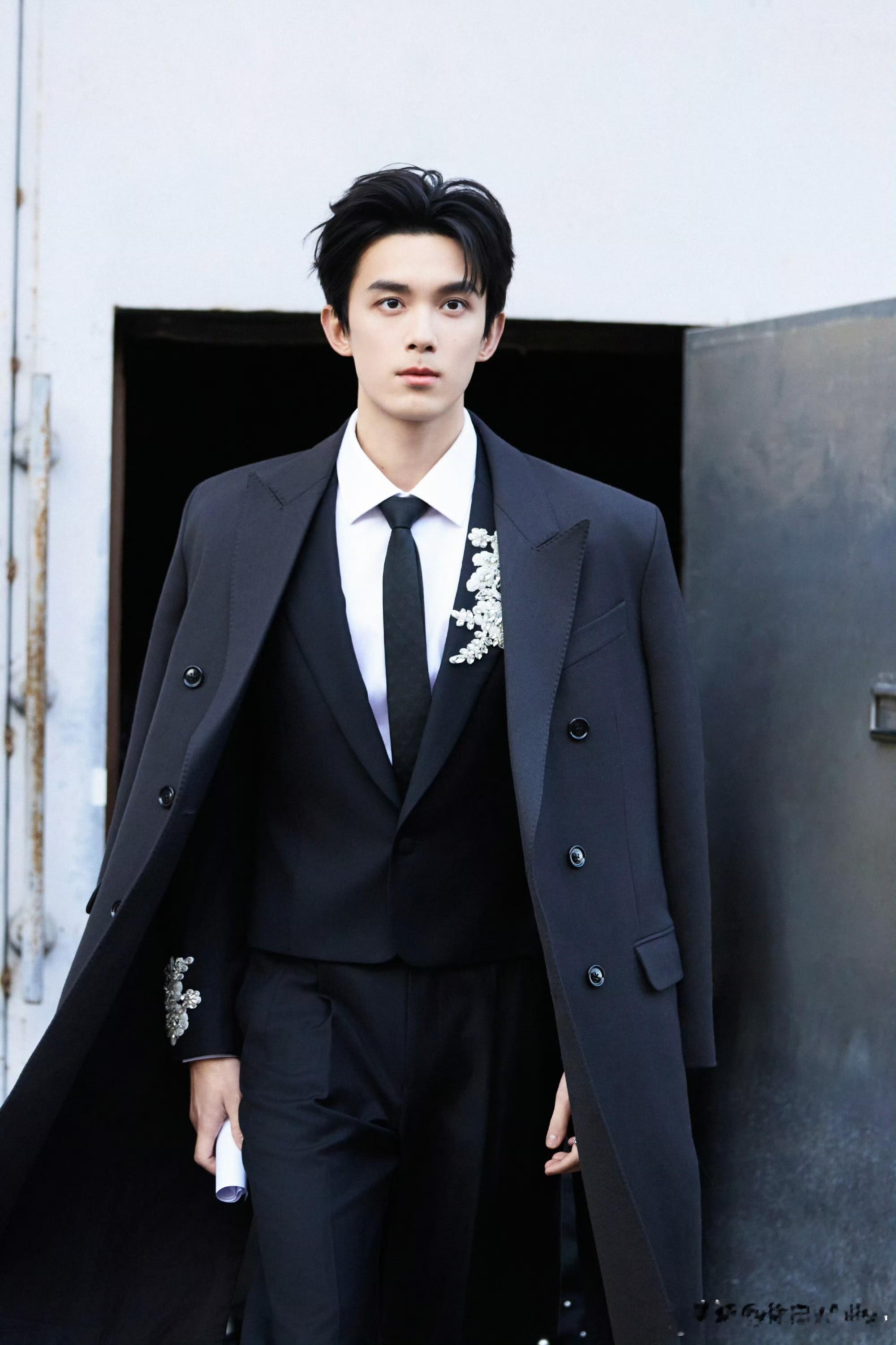 吴磊对接明确辟谣《琅琊榜3》吴磊换角张凌赫，图片中留下了琅琊榜3跟吴磊的名字，把