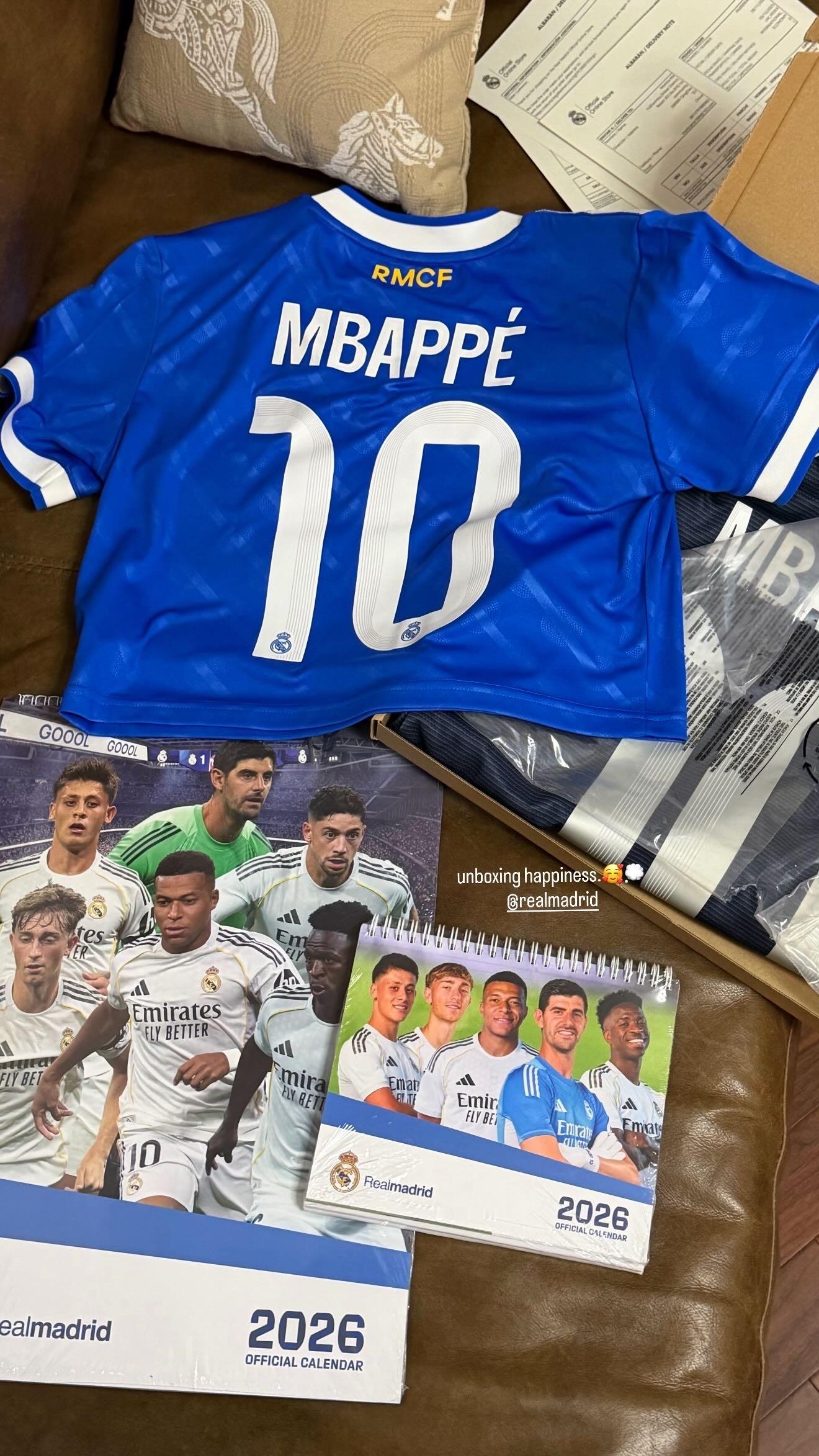 爱再次来自马德里💗这次物流配送了半个月，不知道什么原因从马德里先去了戴高乐机场