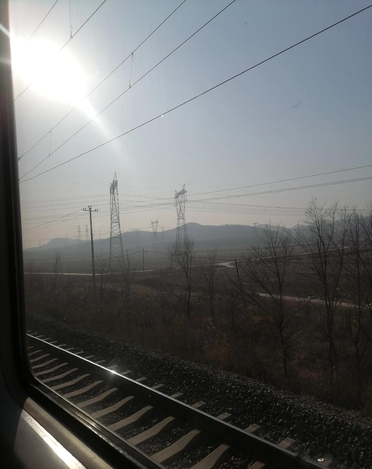 老天爷真会安排，看看高速公路上遇见了谁？

时间：春节假期返程。地点：高速公路，