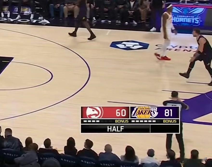 太陌生了！湖人队半场狂轰81分！

今天，湖人队坐镇主场迎战老鹰队，原本以为是背