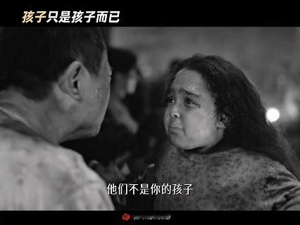 龙餐馆一半烟火一半战火一间龙餐馆如同乱世里的小小避风港，饭菜升腾的烟火，对抗着屋