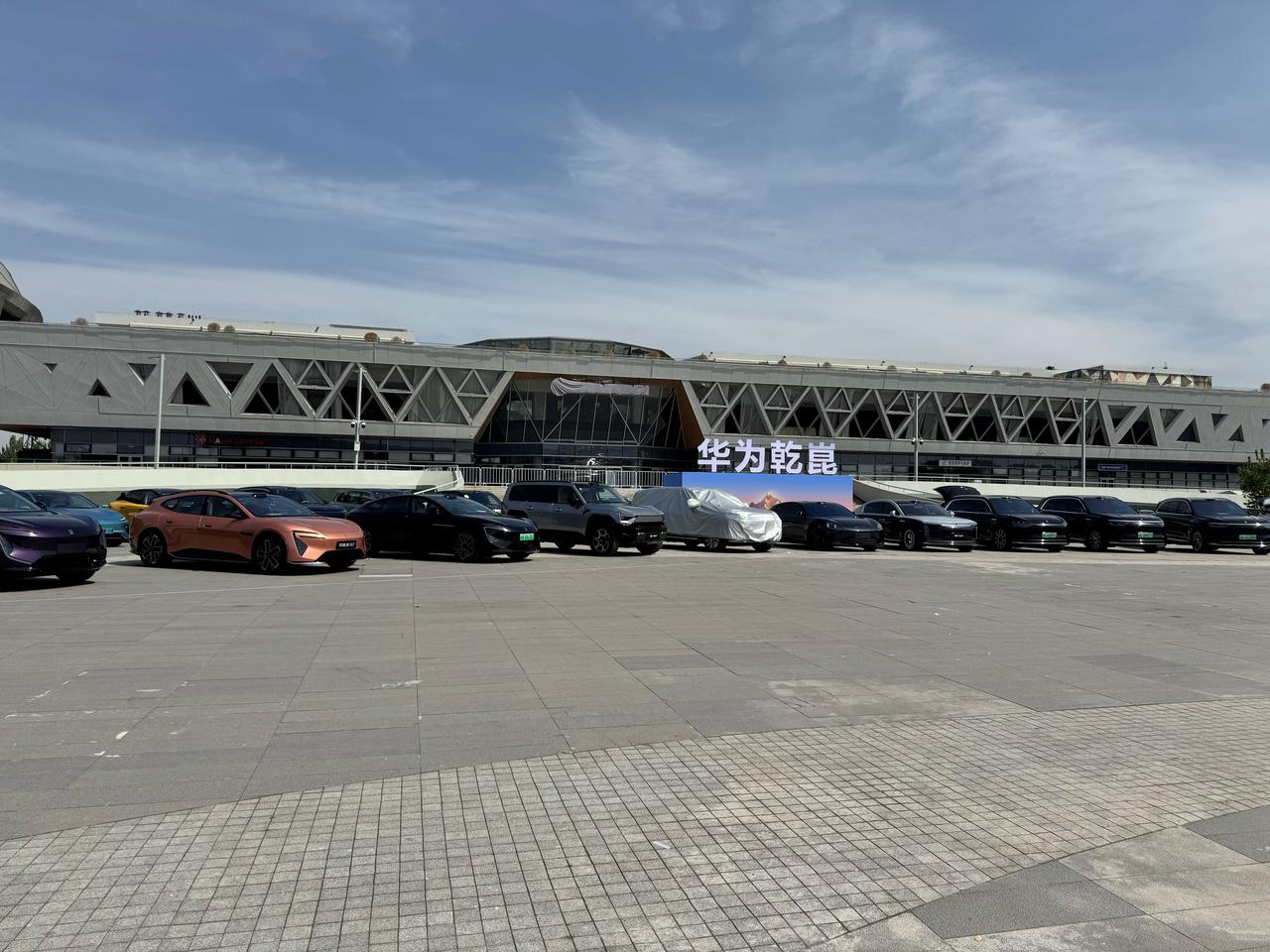 身边有不少朋友问，现在买智能汽车，选哪个品牌的技术更靠谱。其实答案很明显，看市场