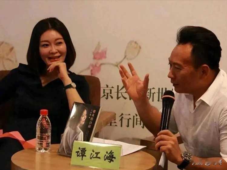 丁克15年被婆婆催生，41岁生“矮小症”女儿，王小骞现状太意外
谁还记得央视那位