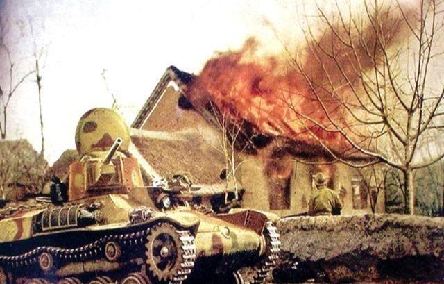 请问:当代的日本人（从未参加侵略战争的）是否应该为他们上几代人所犯下的滔天罪行而