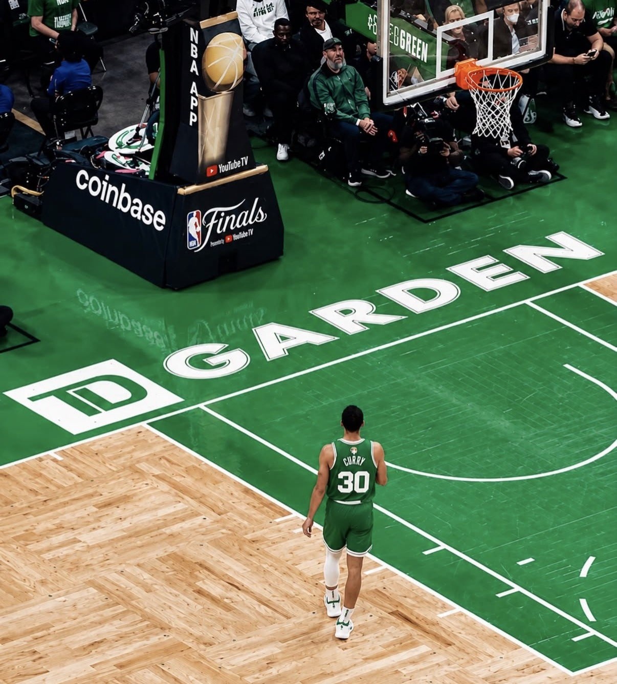 凯尔特人球迷已经P好了库里身着绿军球衣的图片！nba休赛期