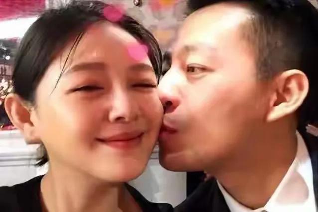 以前的汪小菲满眼都是大S，当时的他们那么相爱，儿女双全，万万没想到他们会离婚。