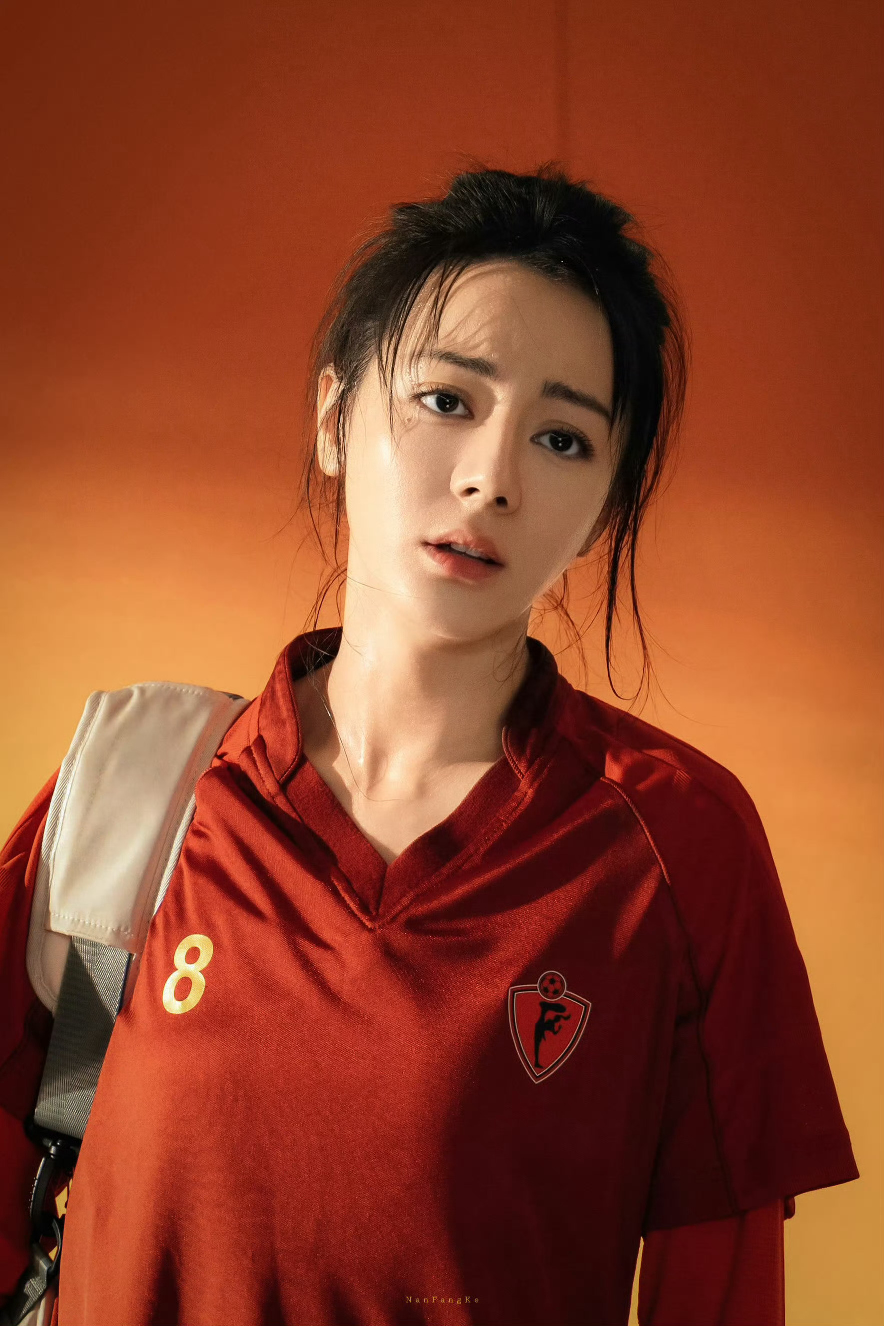 迪丽热巴中国银幕封面迪丽热巴大荧幕闪闪发光，展望电影奖项，甩开夏家一大截，夏家别