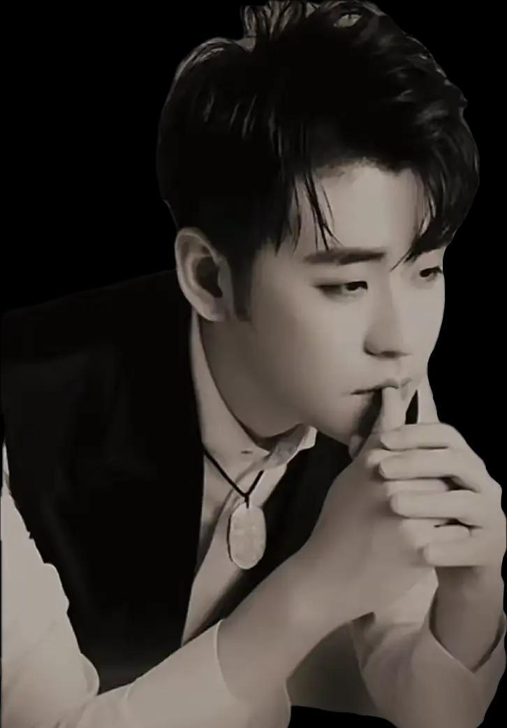 张云雷微博是假的？
 
点进主页，认证还在，IP属地北京，和演出行程对得上。
 