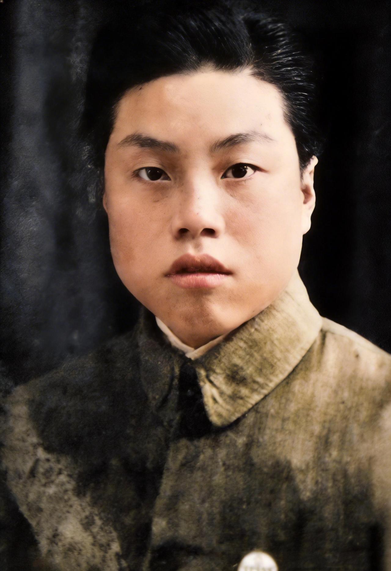 这位在吴石与聂曦牺牲两个月后英勇就义的年轻人曾是吴石与聂曦最为亲密的战友。他正是