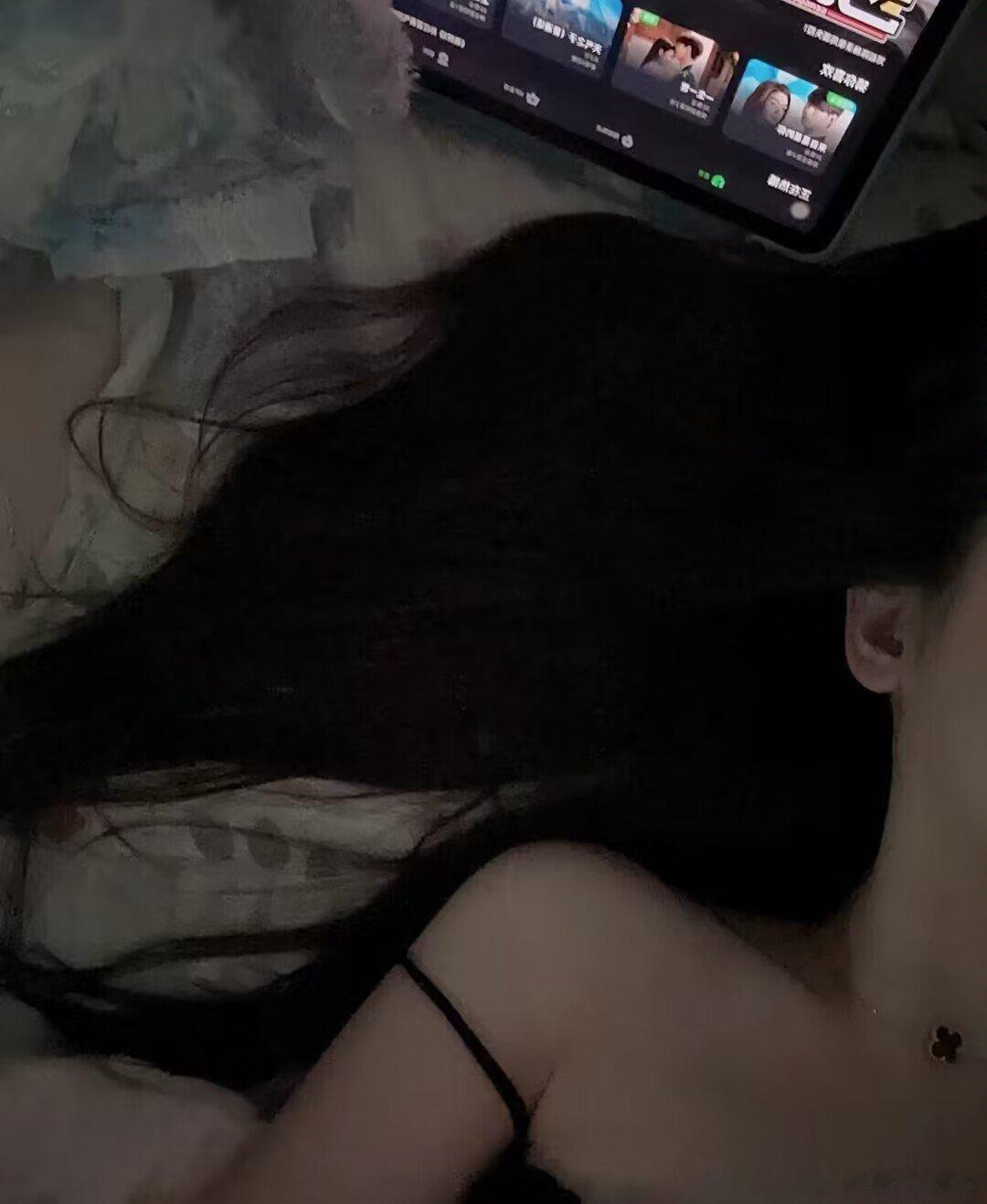 发烧了 难以入睡[苦涩][苦涩] ​​​