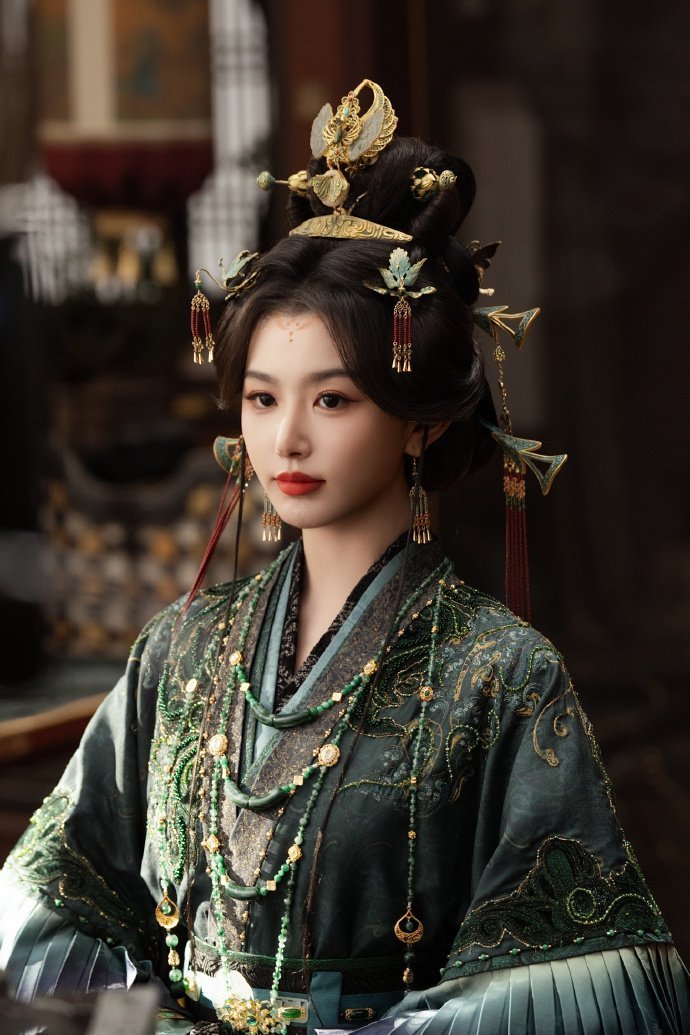孔雪儿终于不演小白花了谁能想到糯米团子孔雪儿，演起李述来八百个心眼子，看得我直拍