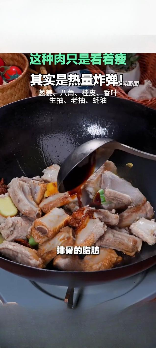 别被“瘦肉”假象迷惑 排骨实为隐藏热量炸弹
 
近日，一则揭秘“视觉瘦肉”的视频