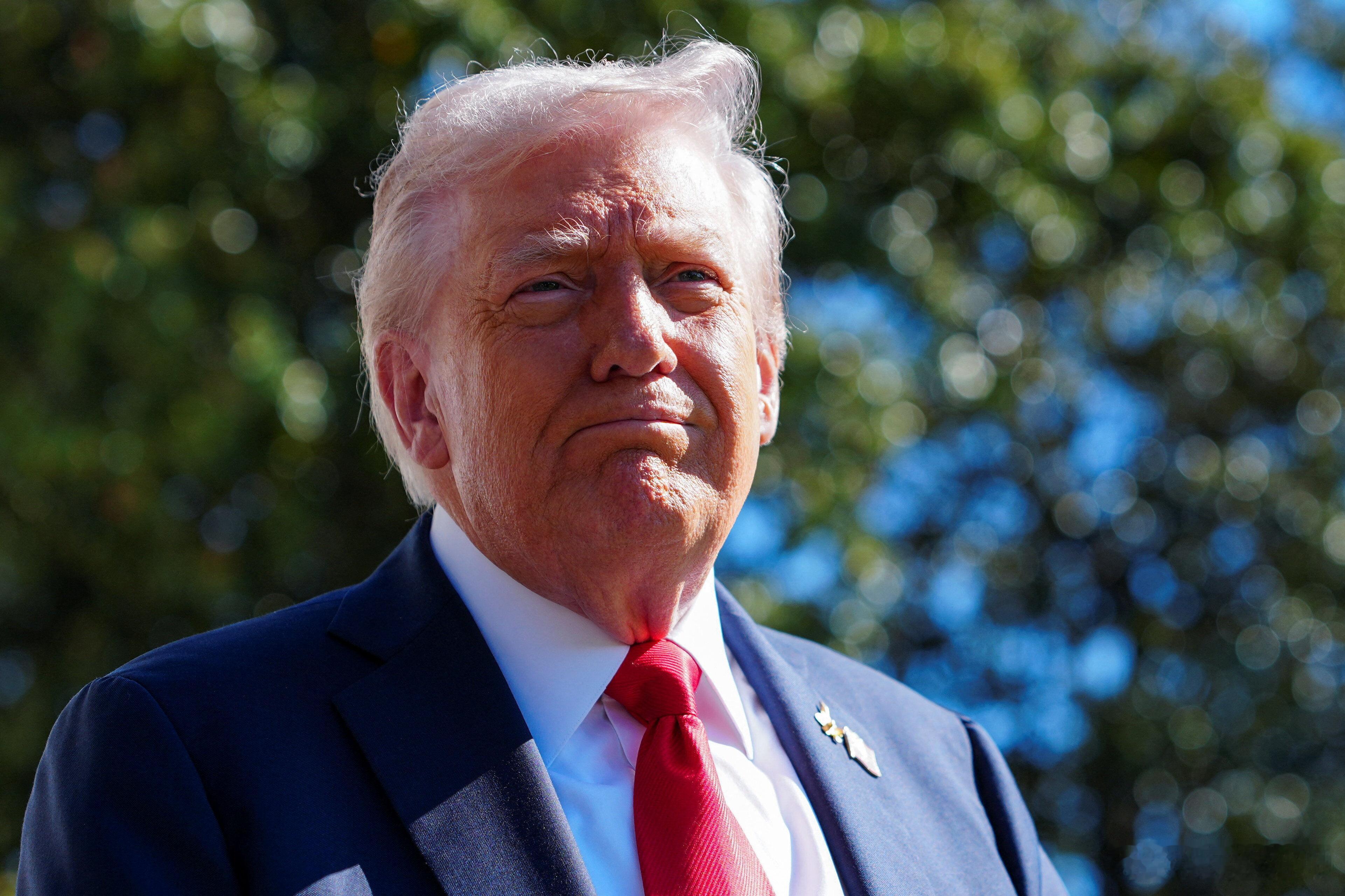 特朗普转帖指，若伊朗不屈服，美国就对其搞海上封锁。 