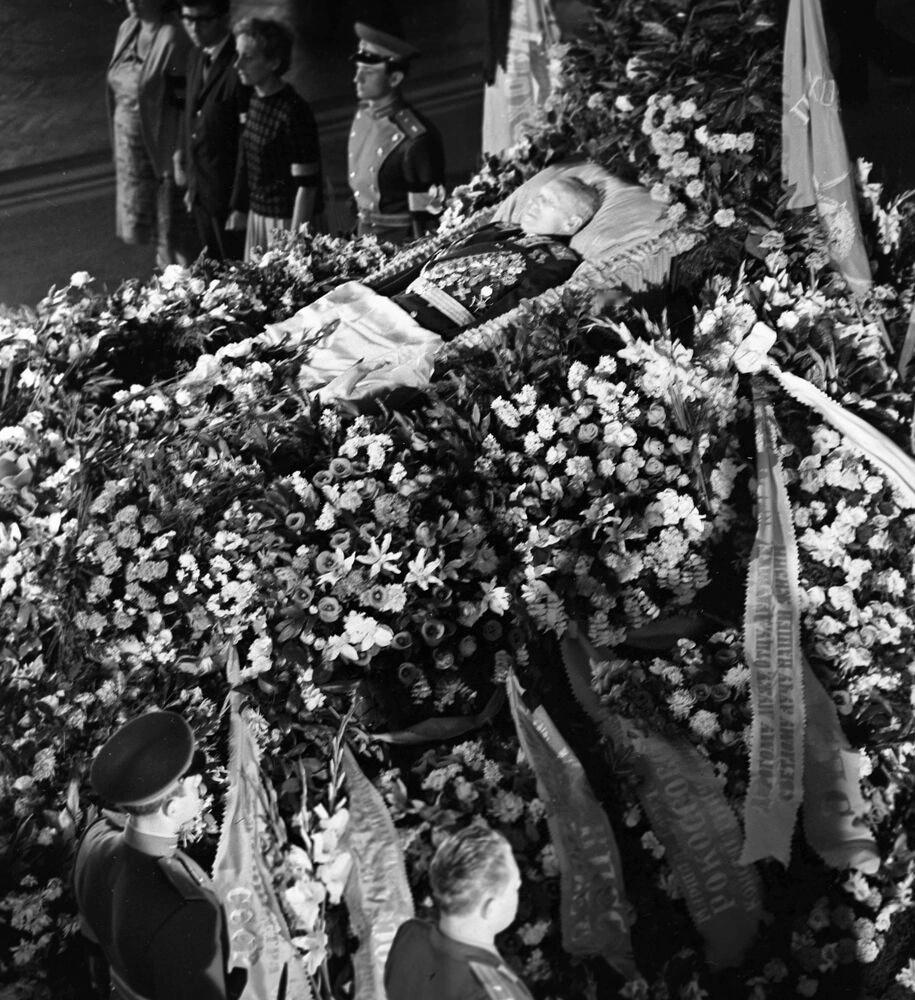 1968年8月3日，传奇的罗科索夫斯基元帅去世。 ​​​