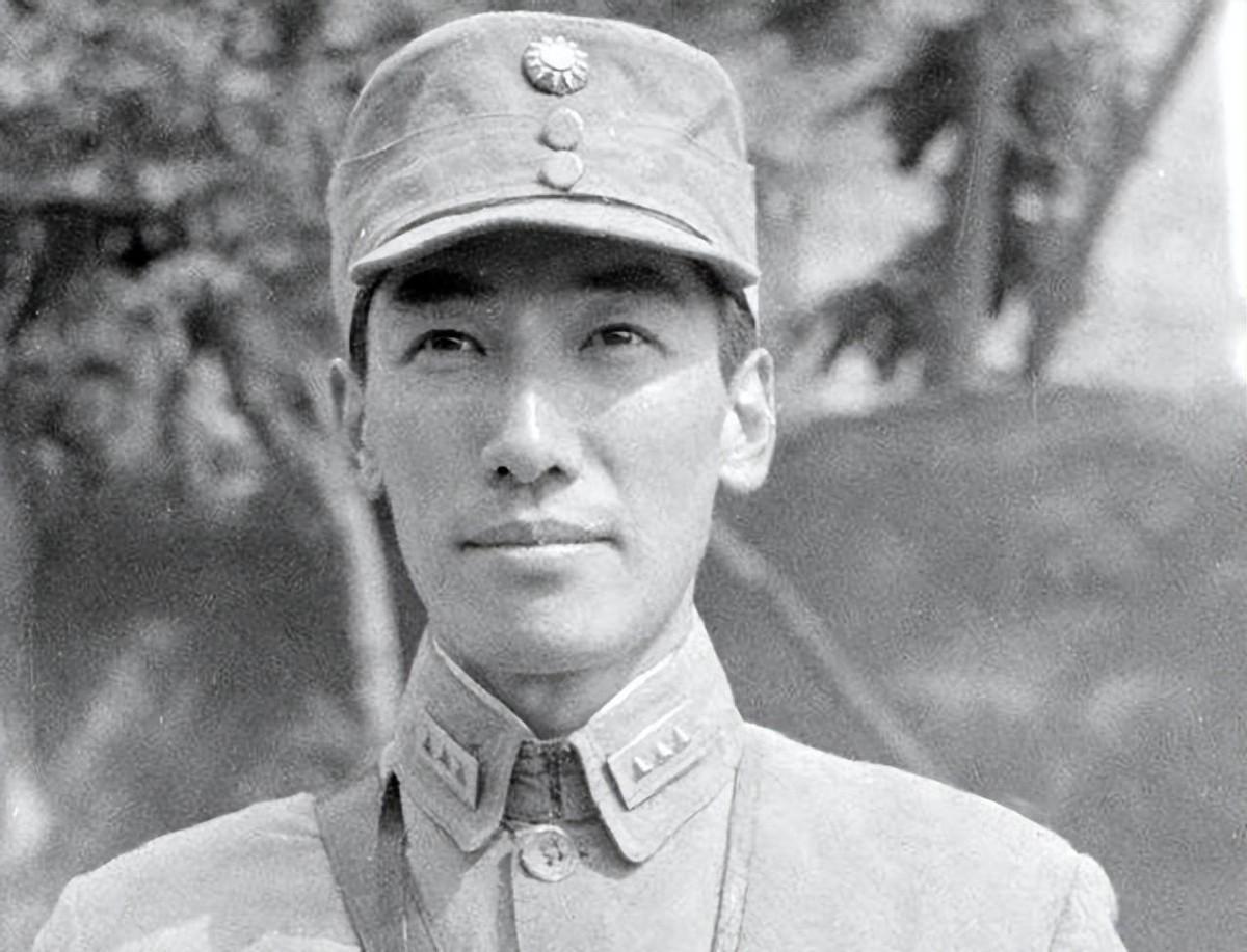 1990年蒋纬国托人寻找戴季陶墓地，收到骨灰后连续三天闭门独自做了一件事！
19