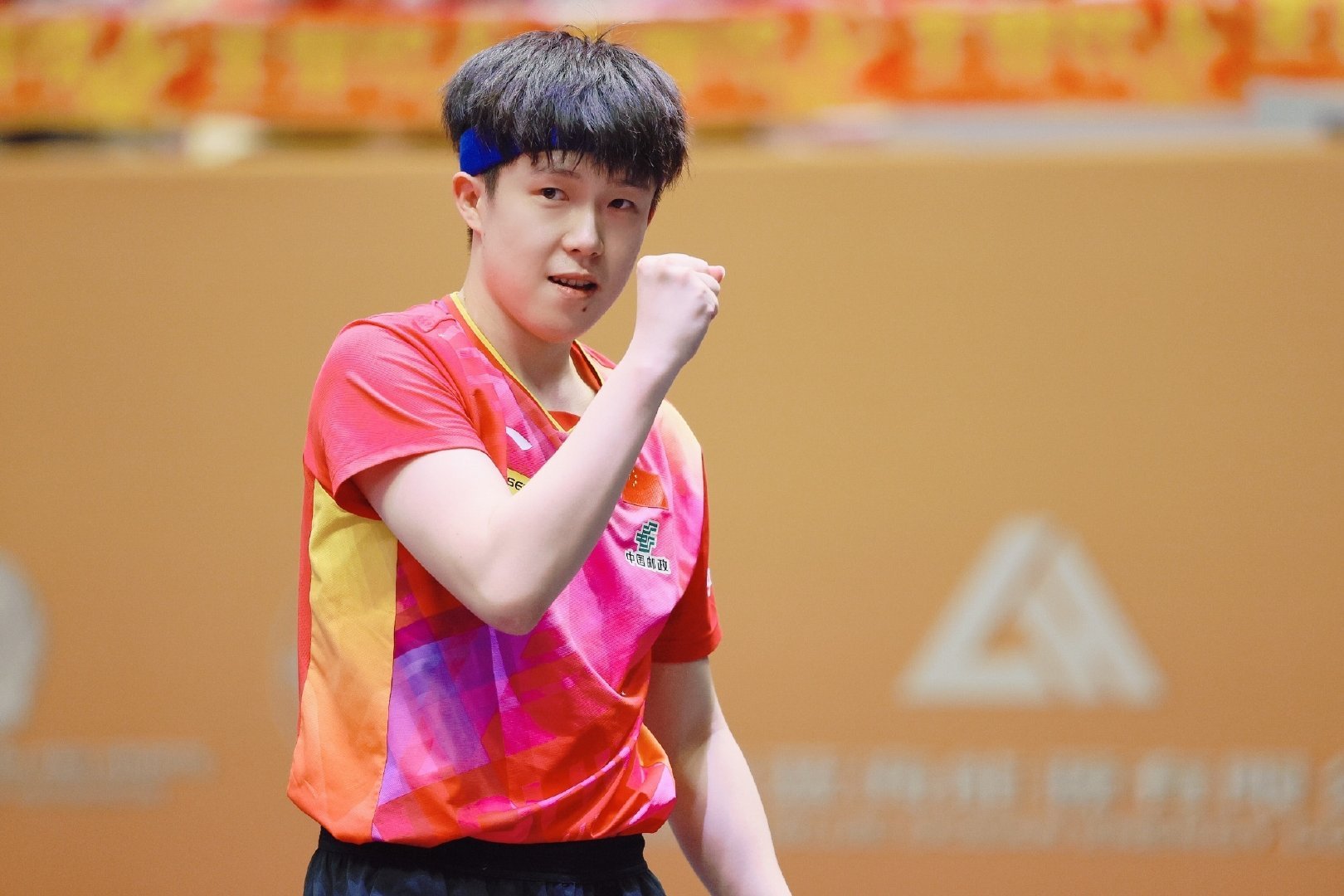 好好休息，调整状态，厚积薄发，决胜下个赛场！[努力] #王楚钦退赛获球迷支持# 