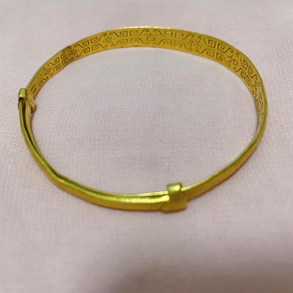 这两天金价暴涨
我有个25克的手镯
当初10625买的
要是按现在的价卖
最少能