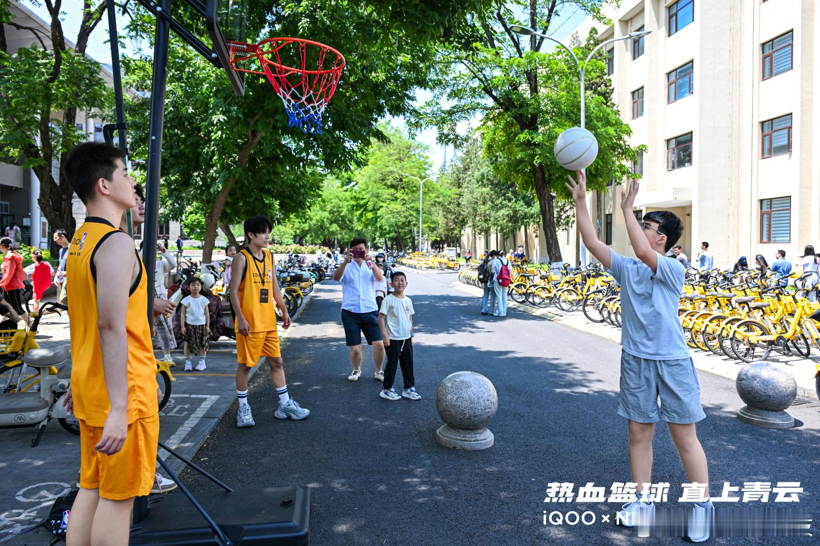 少年智则国智，少年强则国强。看NBA中国全国高校联赛总决赛比赛现场，人头攒动，有
