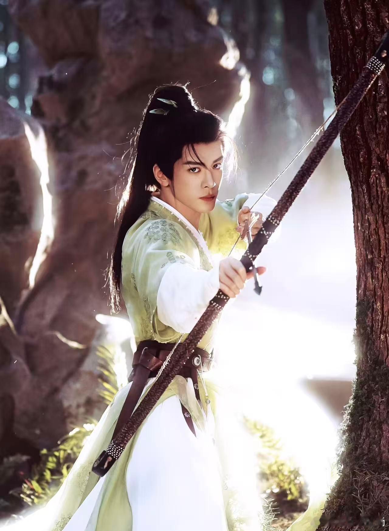 曾舜晞攻玉演捉妖师曾舜晞古装捉妖世子一颦一笑有贵气，一举一动显修为，完美拿捏双身