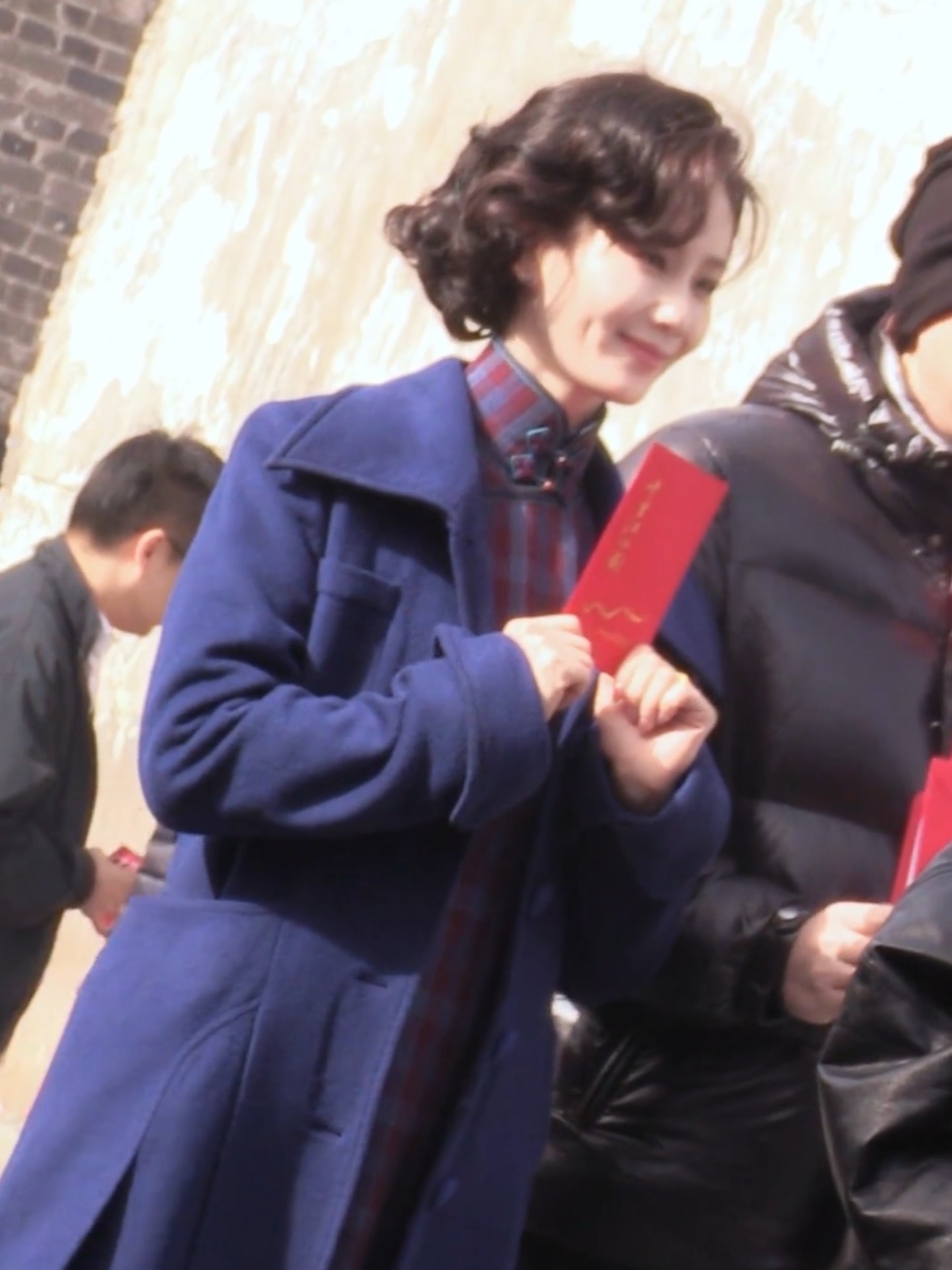 千里江山图开机我们的凌汶同志烫的发型为“Girlish Bob”，当年西方传回来