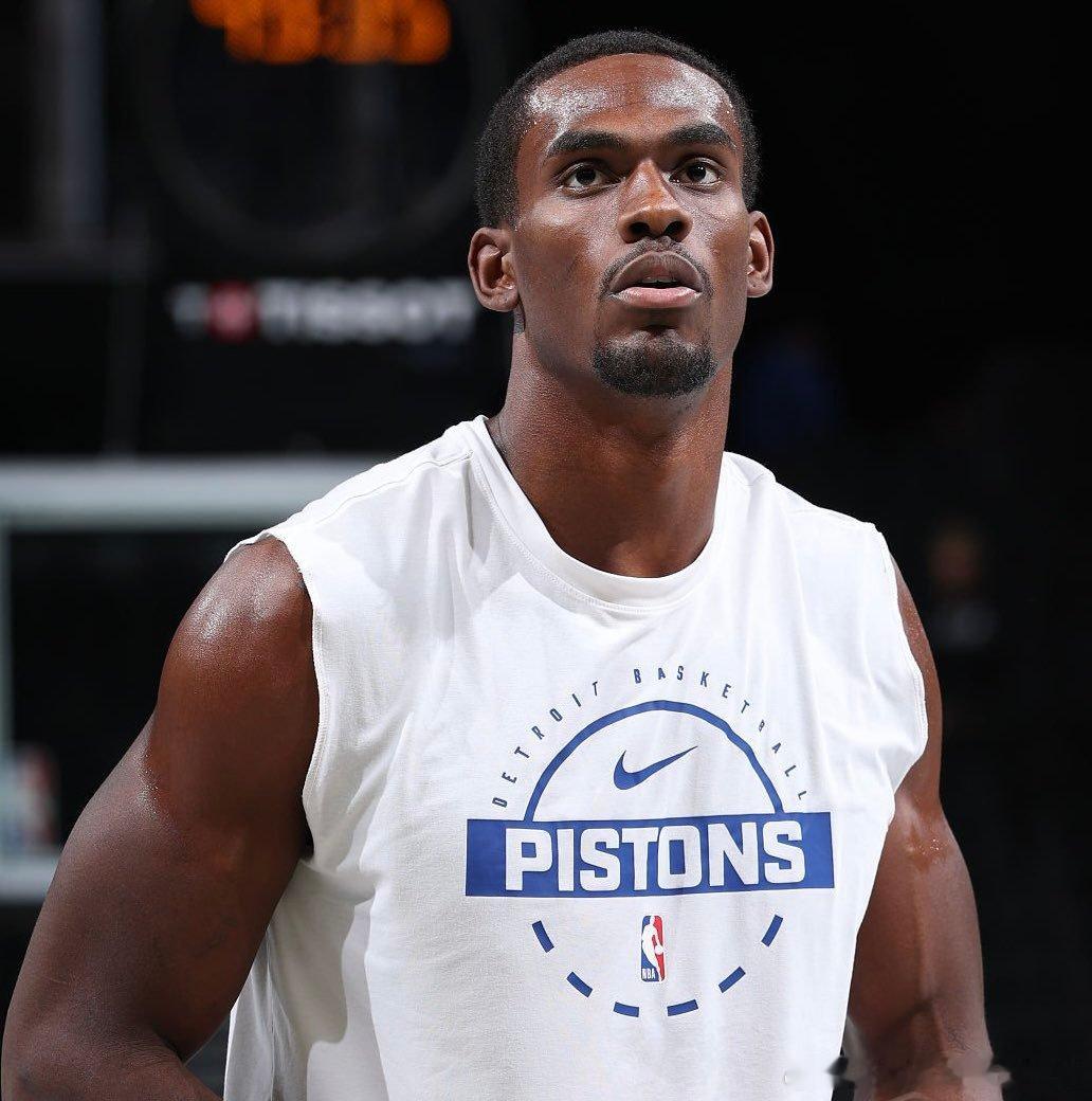 杰伦·杜伦本月个人表现：24.3分14.9篮板72.2%投篮命中率球队7连胜🔥