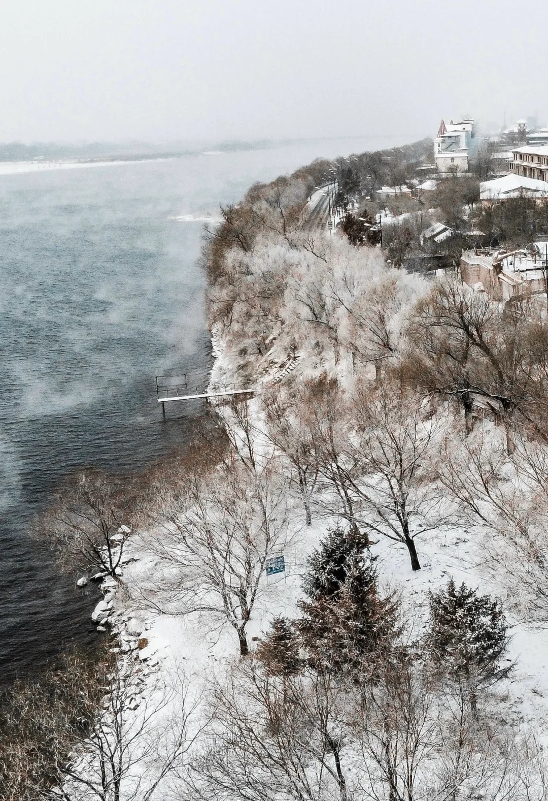 在吉林滑雪是怎么样的体验？今天终于体验了一次在天然粉雪场吉林北大湖滑雪...