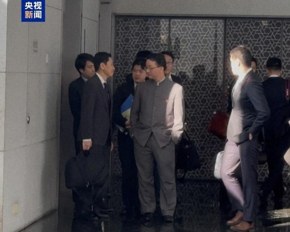 1月7日，在中方公布对日本的出口管制措施之后，高市早苗和主管的经济安保大臣小野田