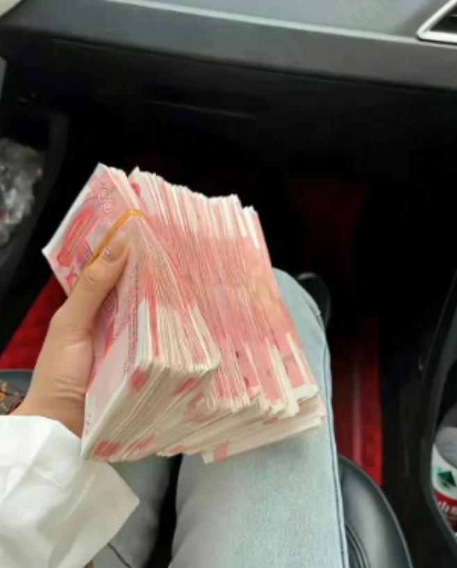 比通缩更可怕的，是14亿人突然都“想通了”——不买房、不换车、不折腾，存够老本才