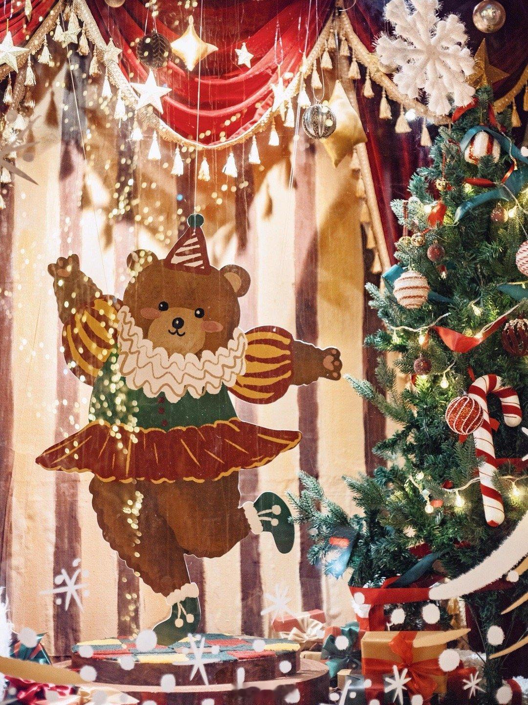 上海橱窗把我眼睛养的很好上海街头的圣诞氛围已达99.99%！橱窗界卷王之一的这家