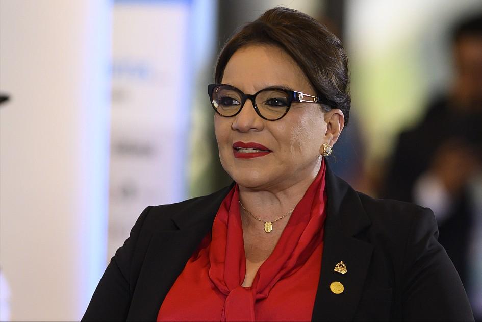 洪都拉斯高层彻底分裂！副总统在前台高喊“拥抱台湾”，总统却在后台对着北京的合同瑟