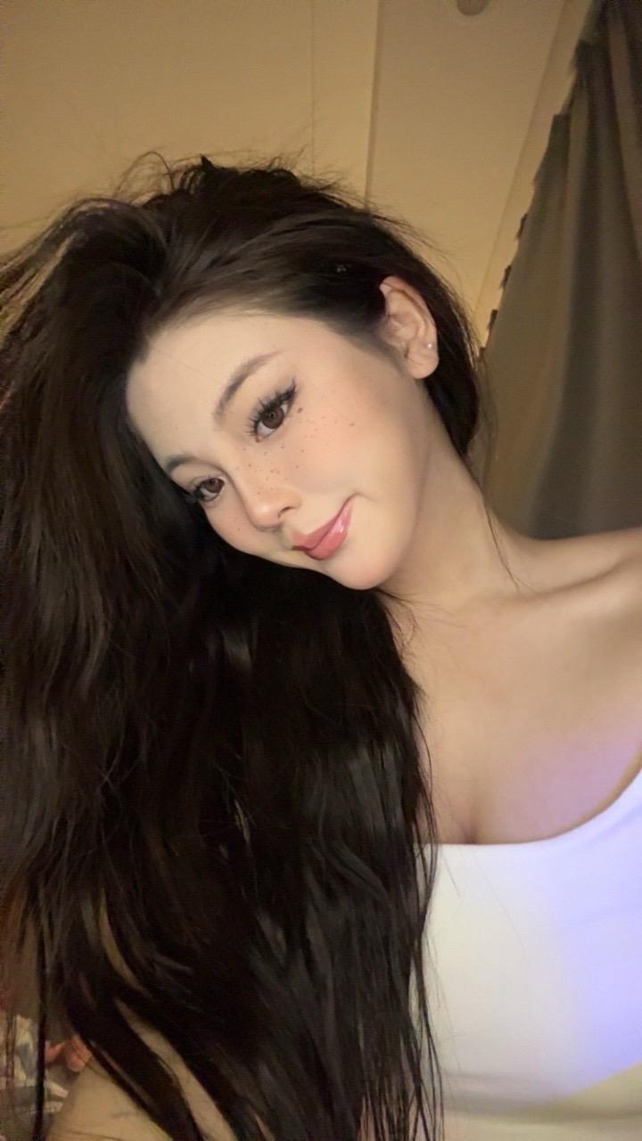 你大可以试试重新认识我，我会让你明白，我不喜欢的人连靠近我的资格都没有