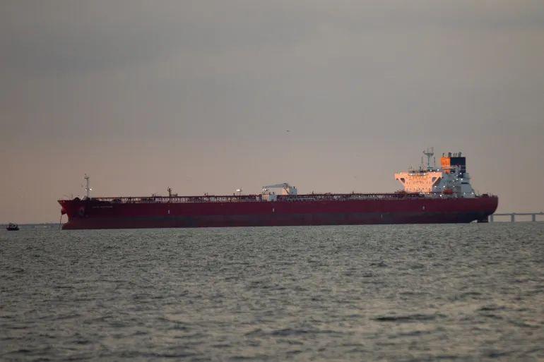 新闻快讯——据彭博社报道，受制裁的委内瑞拉油轮仍在持续的美国禁运下秘密运营，尤其