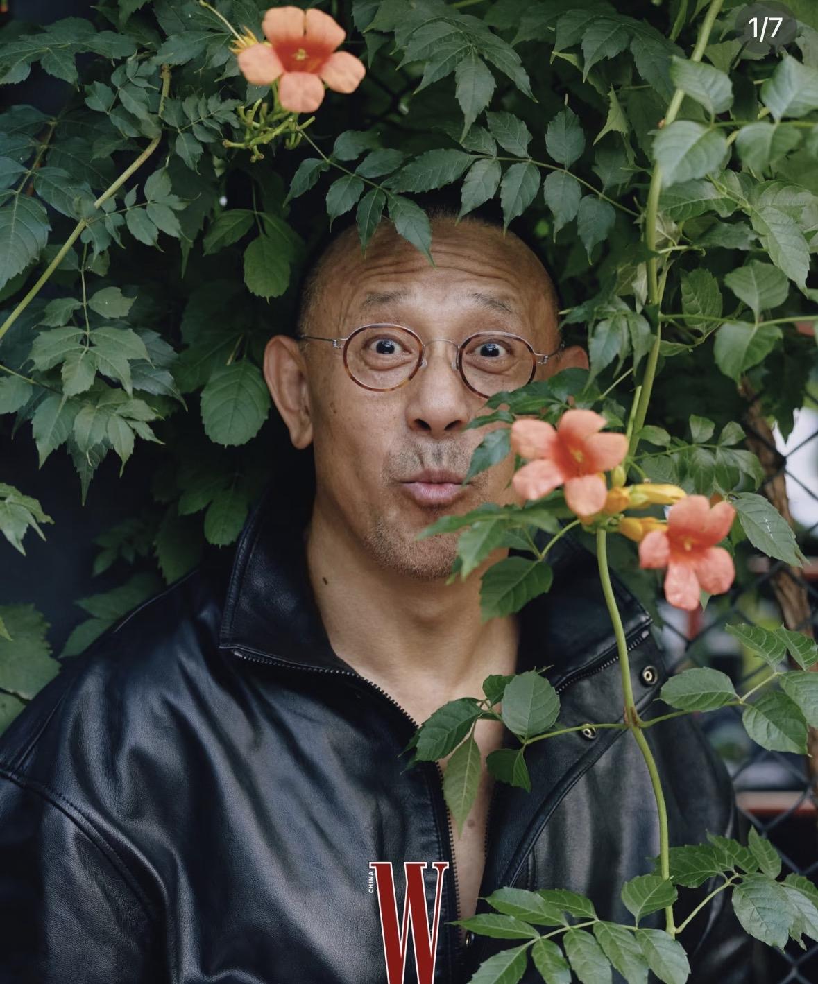 姜文这辈子都在讨好一个女人，
不是他的妻子，
也不是他的女儿，反而是他日夜思念…