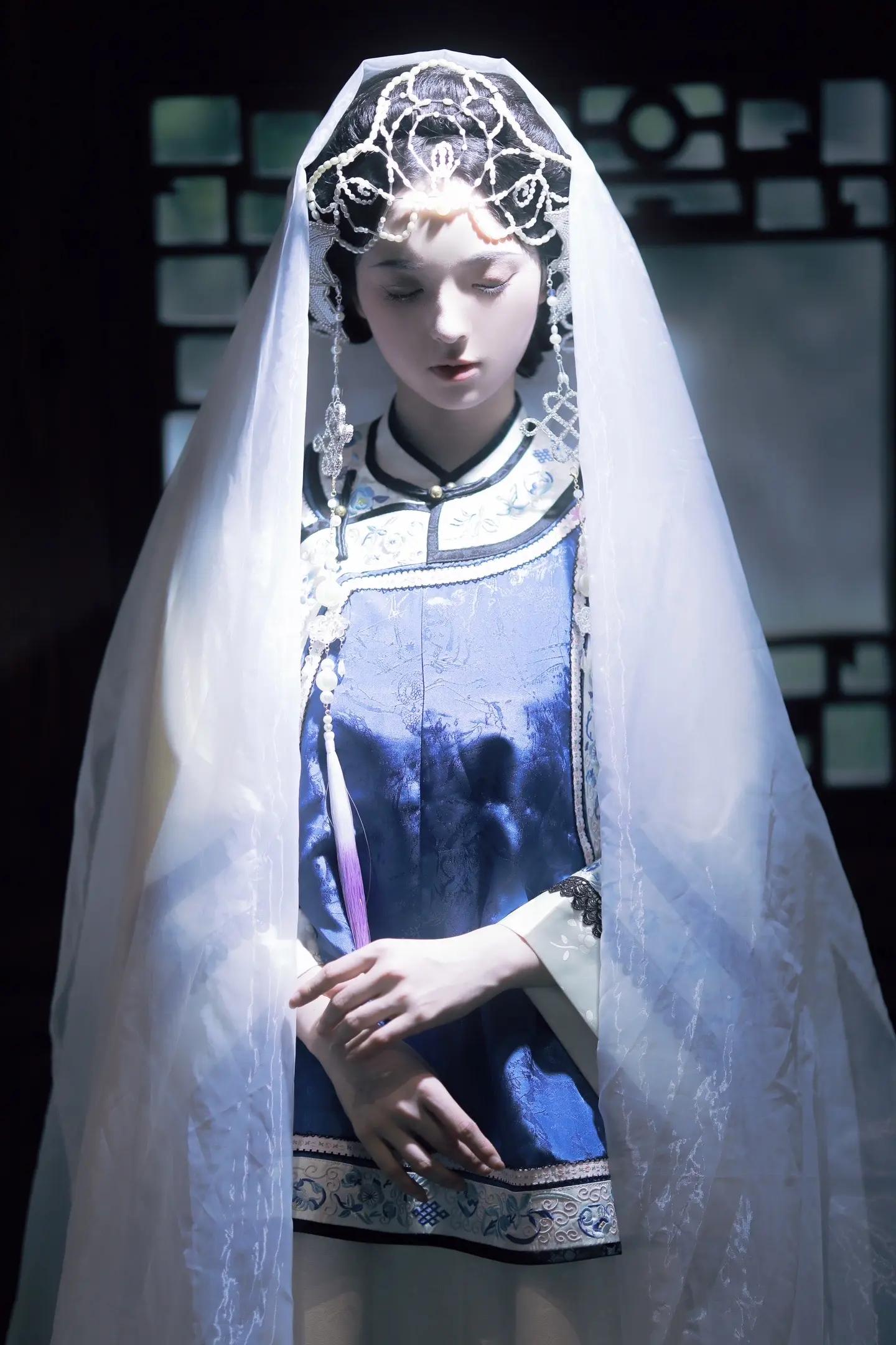 “老爷新买回来的六夫人”那时女人的一生，宛如待价而沽的商品。