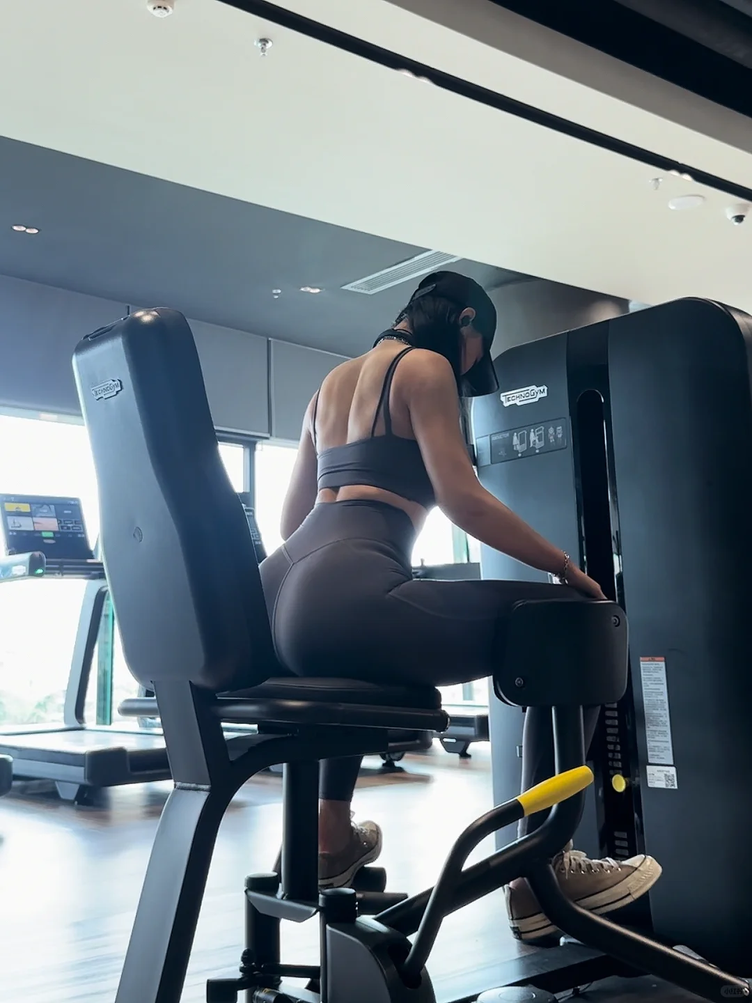 i人充电方式 0社交和宅家一整天