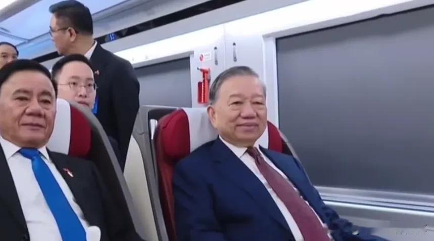 越南这次选择和德国合作高铁，而不是中国，从越南的角度讲，我觉得也有万不得已的一面