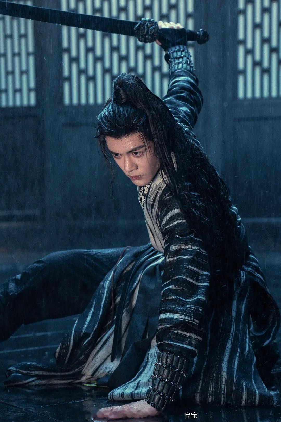 #七夜雪#今晚霍展白雨中舞剑，可以封神了重现了少年宗师的武侠感，这段拍得很好，对